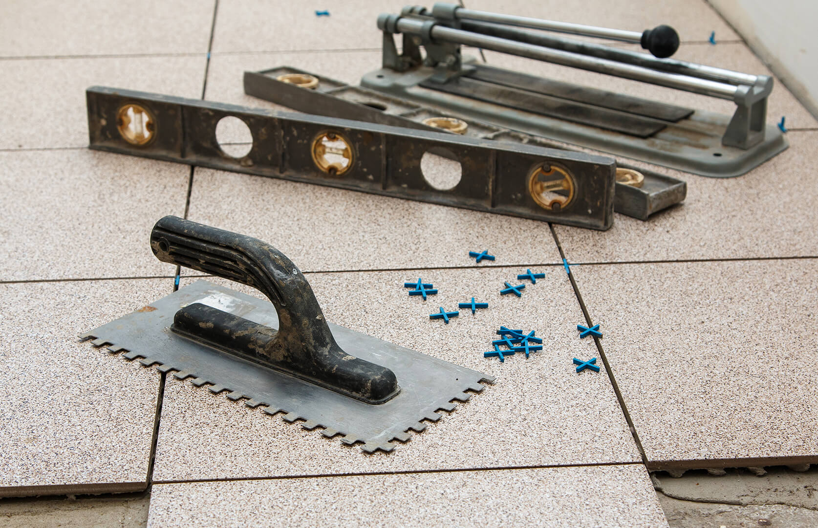 wall tiles fixing Dubai bathroom and kitchen